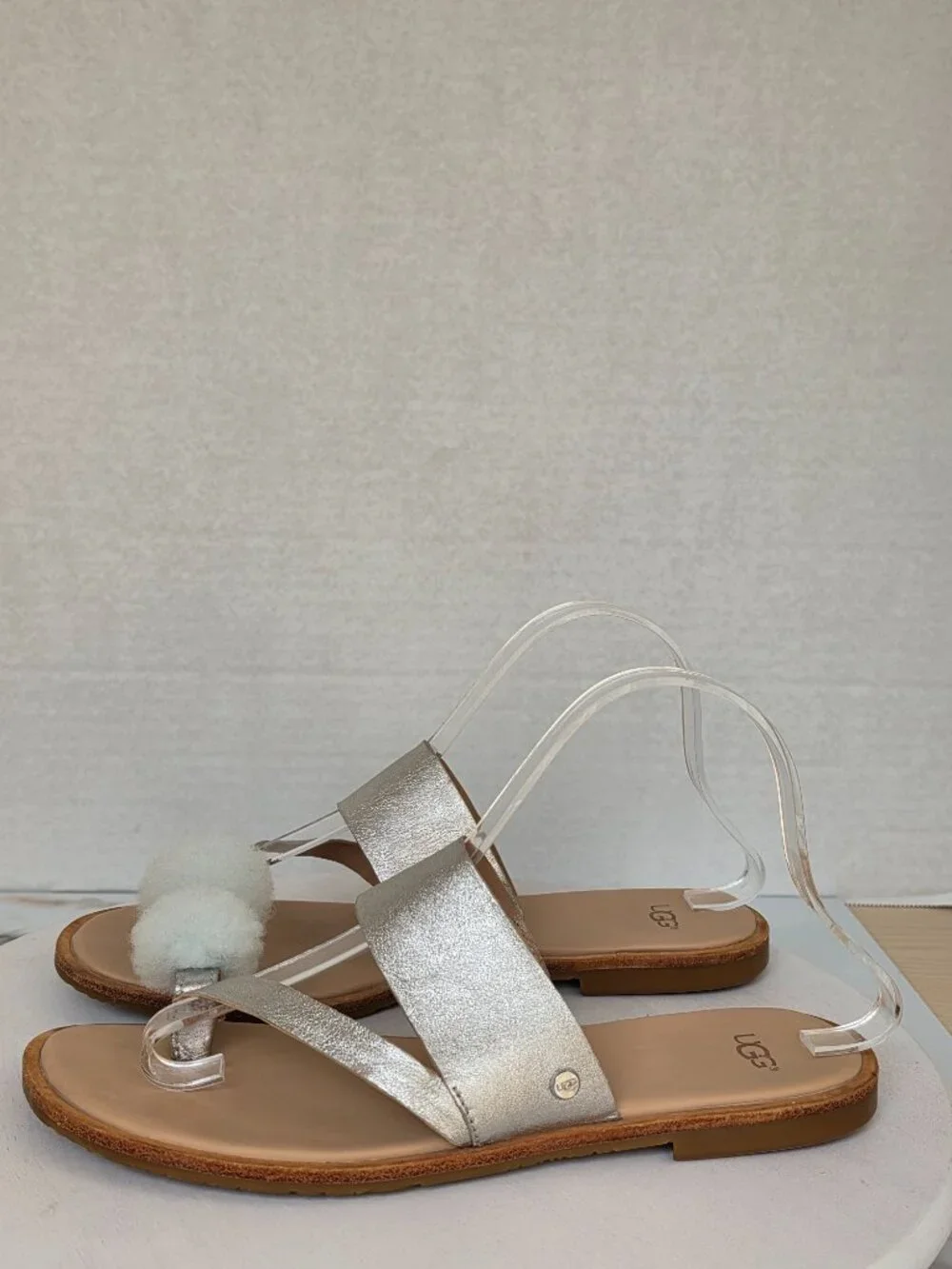 UGG Hadlee Leather Metallic Silver Toe Ring Pom Pom Strap Slide Sandals Sz 8.5